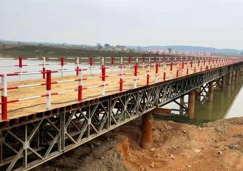 湖南钢便桥是指用钢材临时架设的简便的桥