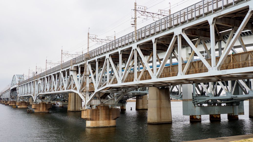 湖南贝雷桥的施工流程：